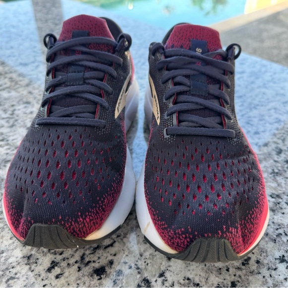 Brooks Women's Running Shoes - Black and Pink ghost 16 size 10 - Picture 2 of 9